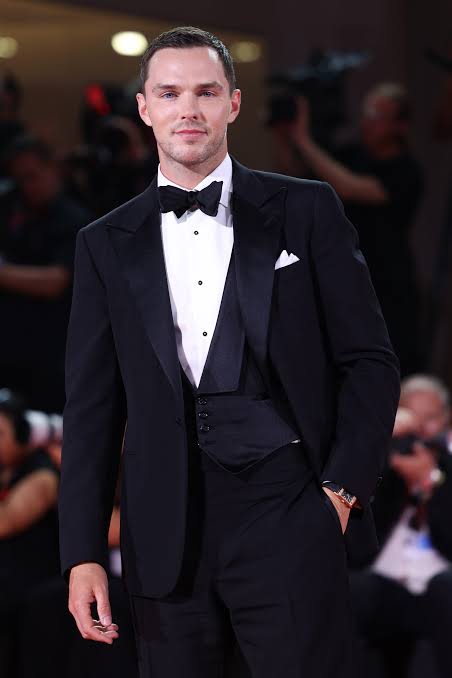 Nicholas Hoult wWikipedia